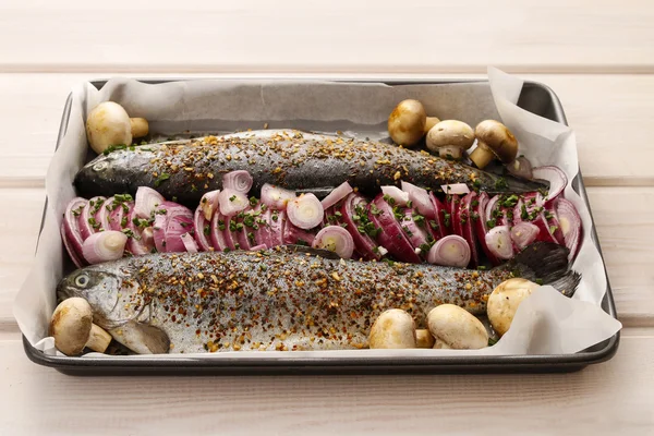 Rainbow trout with onions before baking — Stock Photo, Image
