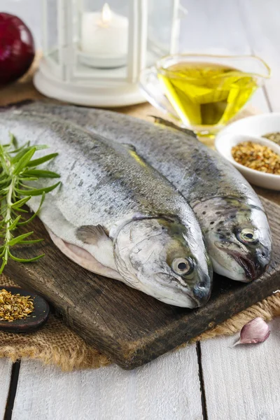 Two rainbow trouts on rustic wooden — Stock Photo, Image