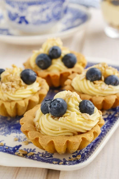 Cupcakes mit Vanillecreme und Blaubeeren — Stockfoto