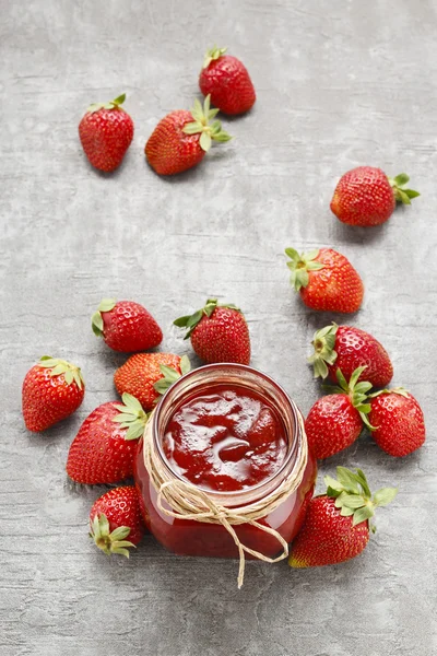 Tarro de mermelada de fresa — Foto de Stock