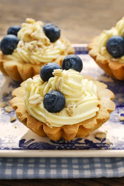 Gâteaux à la crème vanille et bleuets — Photo