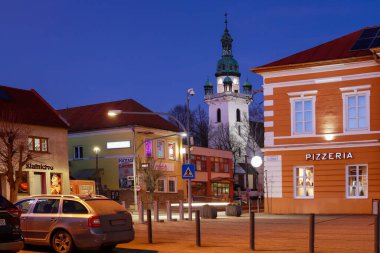 TRSTENA, SLOVAKIA - 30 Aralık 2024: Slovakya 'nın Trstena şehrinde XIX yüzyılda kurulan Rohac Oteli. Turistler için tatil yeri