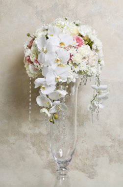 Beyaz Orkide çiçek aranjmanı