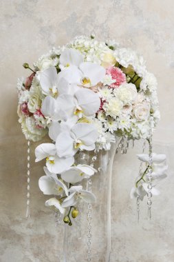 Beyaz Orkide çiçek aranjmanı