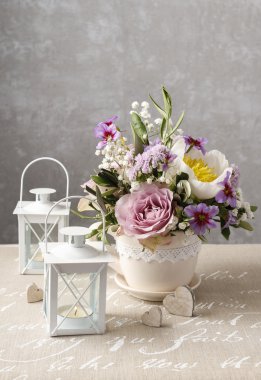Gül ve peonies romantik buket