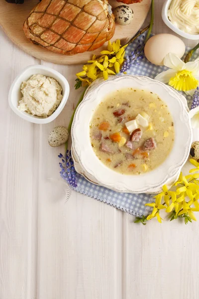 Den sura råg soppa gjord av syrade rågmjöl och kött — ストック写真