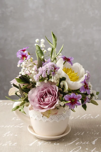 Romantic bouquet of roses and peonies — Stock Photo, Image