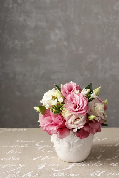 Ramo de flores de eustoma rosa —  Fotos de Stock