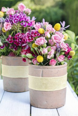 Gül ve karanfil romantik çiçek aranjman