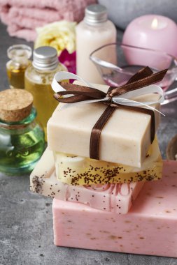 Spa set: deniz tuzu, kalıp el yapımı Sabun ve sıvı sabun.