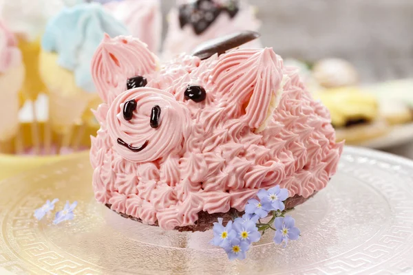Cute pink piglet cake — Stock Photo, Image