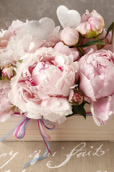 Wooden box with pink peonies — Stock Photo, Image