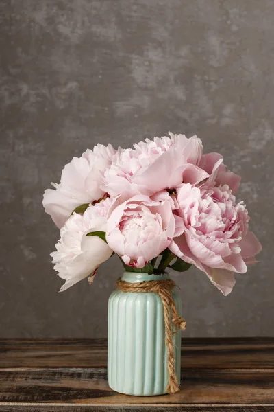 Bouquet di peonie rosa — Foto Stock