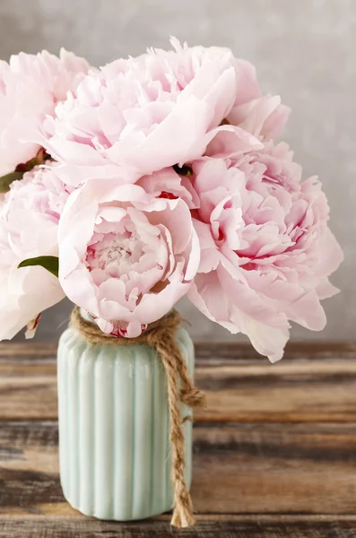 Bouquet di peonie rosa — Foto Stock