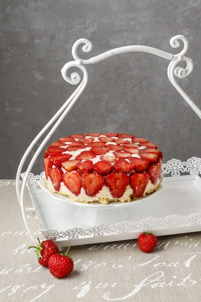 Strawberry cake on cake stand — Stock Photo, Image