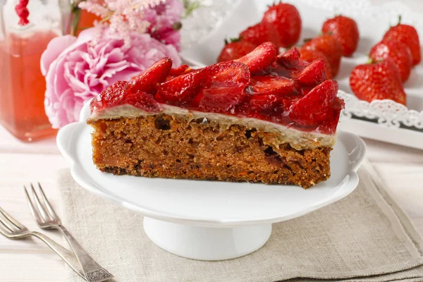 草莓蛋糕片 — 图库照片