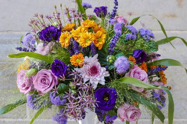 Floral arrangement with roses, chrysanthemums and eustoma — Stock Photo, Image