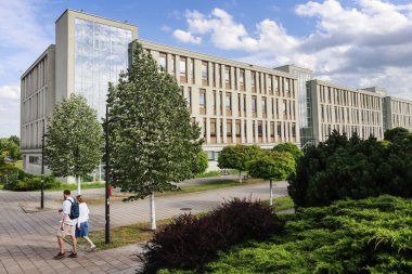Jagiellon Üniversitesi. Polonya 'nın en eski üniversitesi, Orta Avrupa' nın en eski ikinci üniversitesi. Polonya, Krakow 'daki modern kampüs binaları.