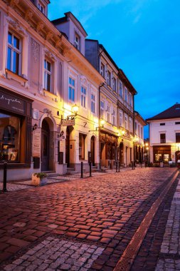 BIELSKO-BIALA, 16 Temmuz 2025: Bielsko Biala, Polonya 'daki Ana Pazar Meydanı. Turistler için tatil yeri