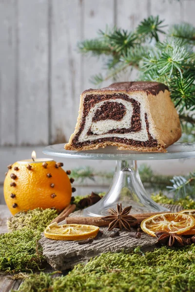 Poppy seed cake with honey — Stock Photo, Image