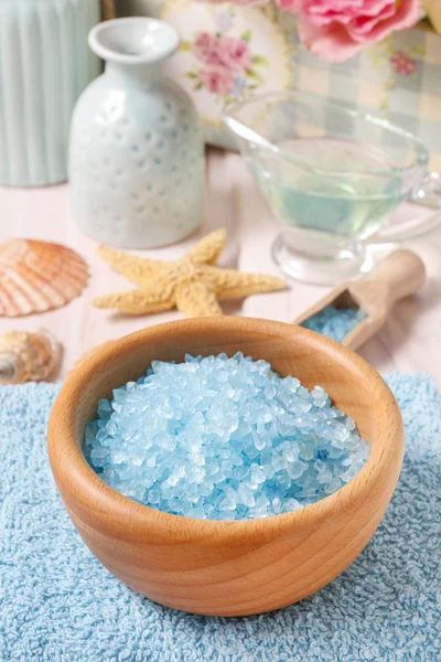 Миска блакитної морської солі — стокове фото