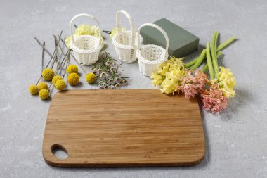 Erken bahar çiçekleri ile çiçek süslemeleri yapma adımları: hy