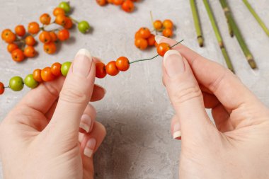 How to make autumn napkin ring with rowan berry - tutorial