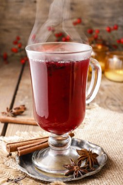 Mulled şarap içecek