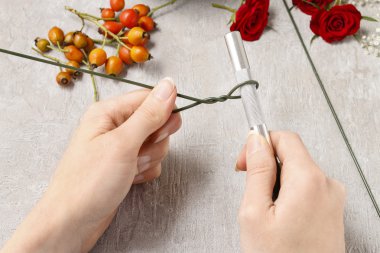 Kuşburnu, alıç ve rowa dekoratif top yapma adımları