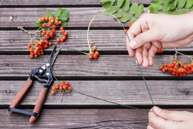 Kadın kalp şekli dekorasyon rowan berry ile yapma