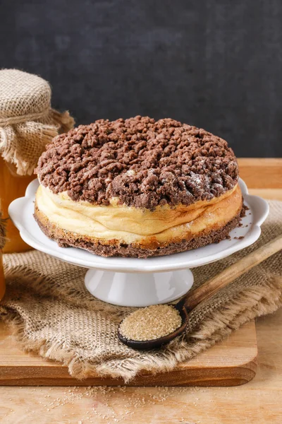 Broskvová tvarohový koláč s čokoládovou polevou — Stock fotografie