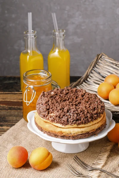 Peach cheesecake with chocolate topping — Stock Photo, Image