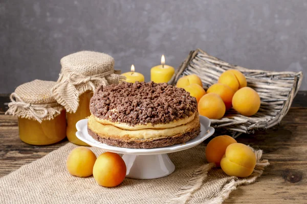 Peach cheesecake with chocolate topping — Stock Photo, Image