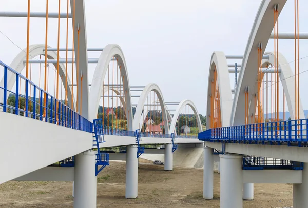 Moderne brug in Mucharz, Polen. — Stockfoto