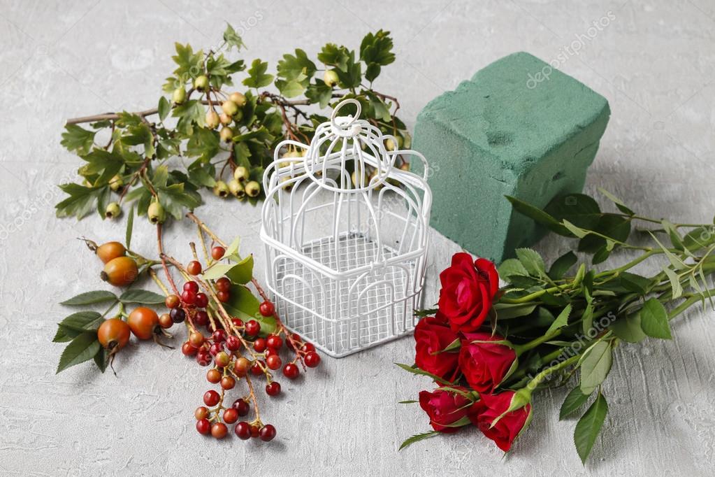 How to make floral arrangement with roses and hawthorn berries i Stock