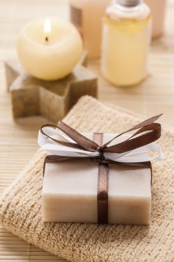 El yapımı Sabun, kokulu mum ve şişe sıvı sabun ile Bar