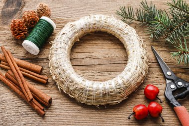 Noel kapı çelenk yapma adımları