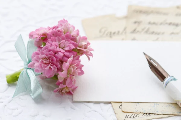 Beautiful tiny bouquet of pink kalanchoe blossfeldiana flowers a — Stock Photo, Image