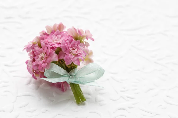 Belo buquê minúsculo de flores rosa kalanchoe blossfeldiana um — Fotografia de Stock