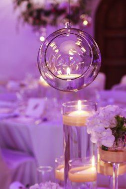 Cam Küre içinde mum ile. Dekor düğün