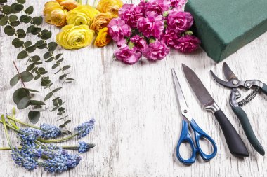 Çiçekçi işyeri: Çiçekler ve aksesuarlar