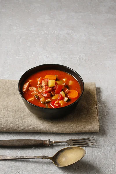 新鮮な野菜と肉のグーラッシュ スープ — ストック写真