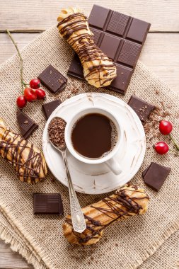 Fincan kahve ve eklerleri