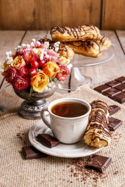 Fincan kahve ve eklerleri