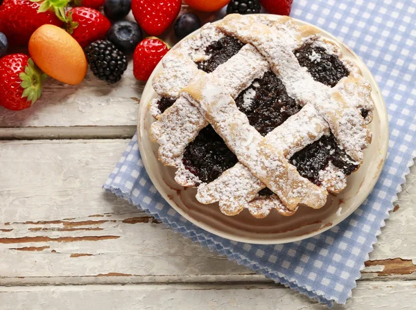 Traditional fruit pie on wooden background — Stock Photo, Image