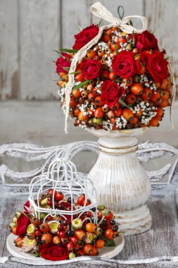 Kuşburnu, alıç ve rowan dekoratif ball berry