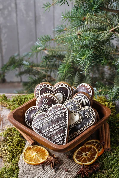Gingerbread kalplerin kase — Stok fotoğraf