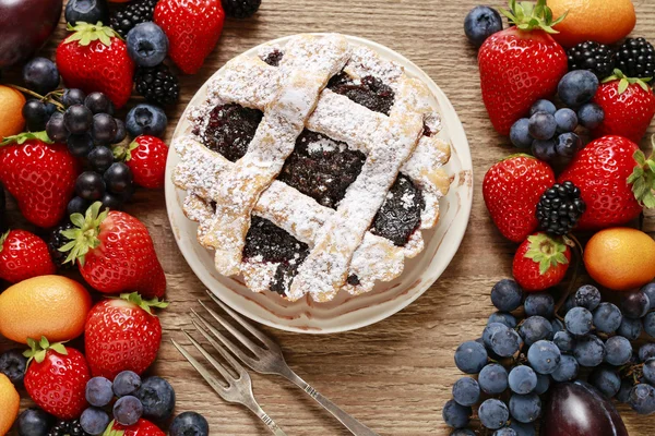 Fresas, arándanos, moras, uvas y kumquats — Foto de Stock