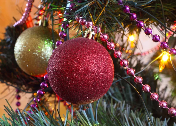 Decorações de árvore de Natal - duas bolas de Natal — Fotografia de Stock