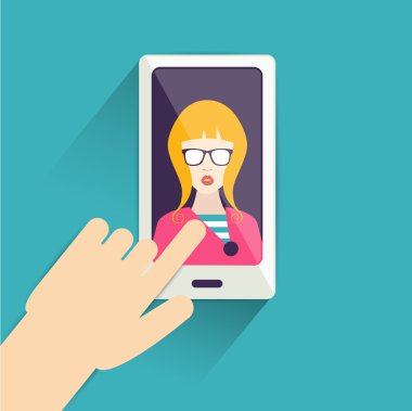 Düz el bir cep telefonu çok dokunaklı. Selfie fotoğraf.